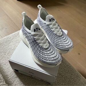 NWT APL Zipline white/purple/pixel size 8 women’s